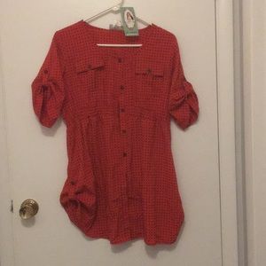 Maternity red hearts shirt Large